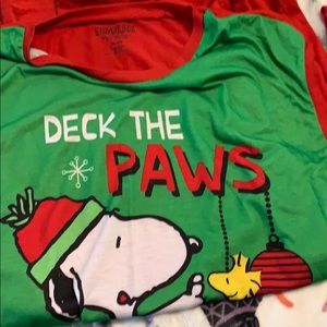 Women’s peanuts holiday pajamas